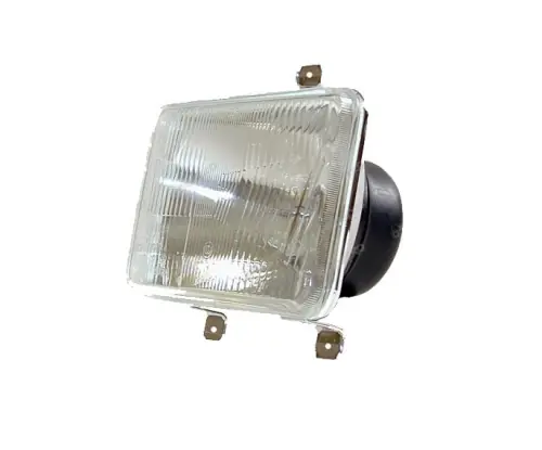 REFLEKTOR ZE ŚWIATŁEM POZYCYJNYM (POSTOJOWYM) H4 MASSEY FERGUSON 6140, 6150, 6160, 6170, 6180, 6190, 6260 6270 6280 6290 8110, 8120, 8130, 8140, 8150, 8160, 8170, 8180, 8270, 8280, 40 3713799M91, D45080006 Bezpieczna płatność